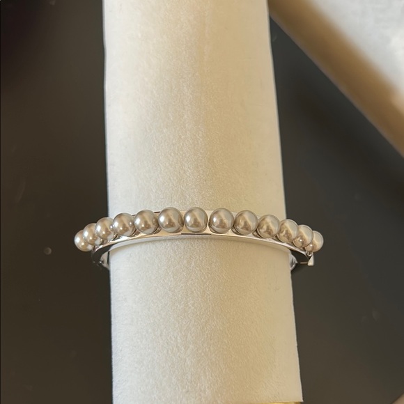 Kate Spade Pearly Delight Faux Pearl Hinged Bangle Silver Tone Bracelet - Picture 9 of 14